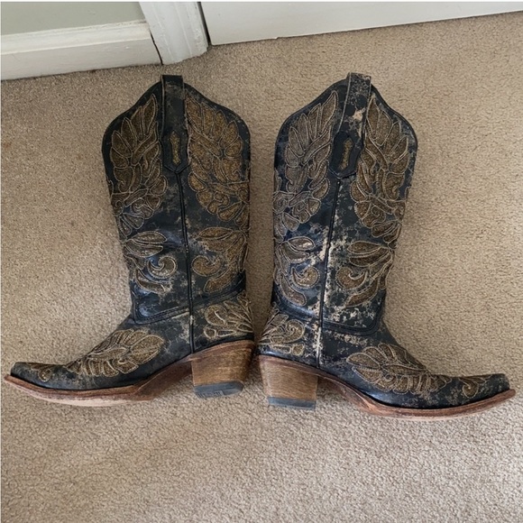 Embroidered Western Boots - Black and Gold - Picture 5 of 5